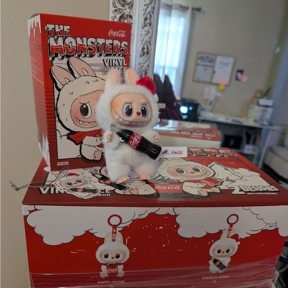 Coca-Cola The Monsters Vinyl Figure - Picture 2 of 8